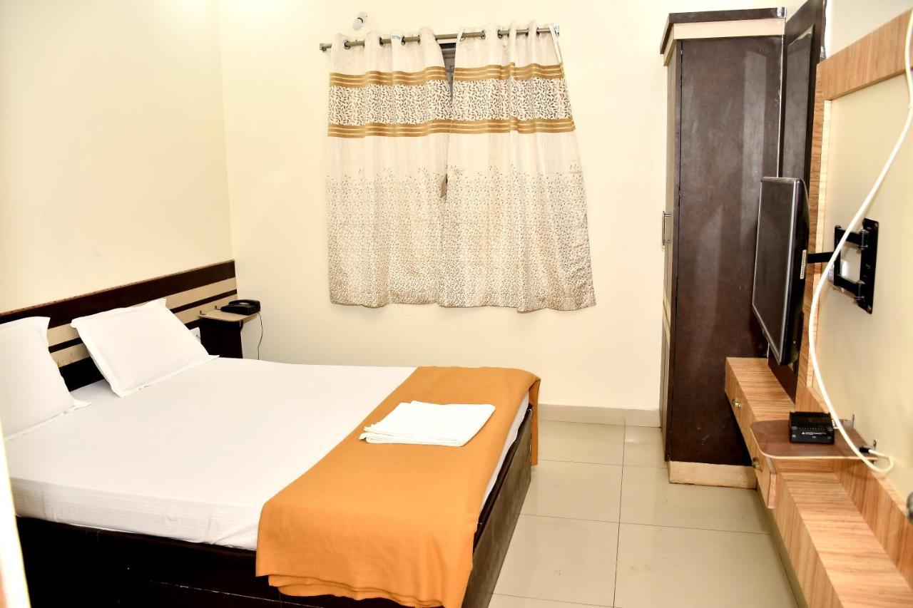 Ssr Hotel Srikalahasti Exterior photo